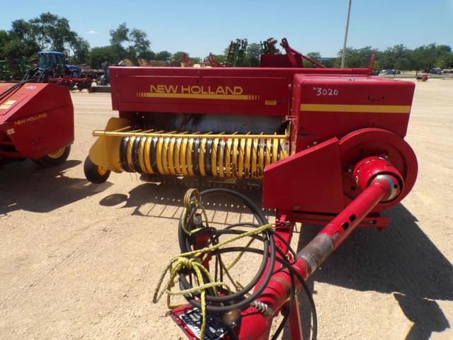 Image of New Holland 575 equipment image 2