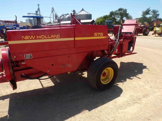 Image of New Holland 575 equipment image 3