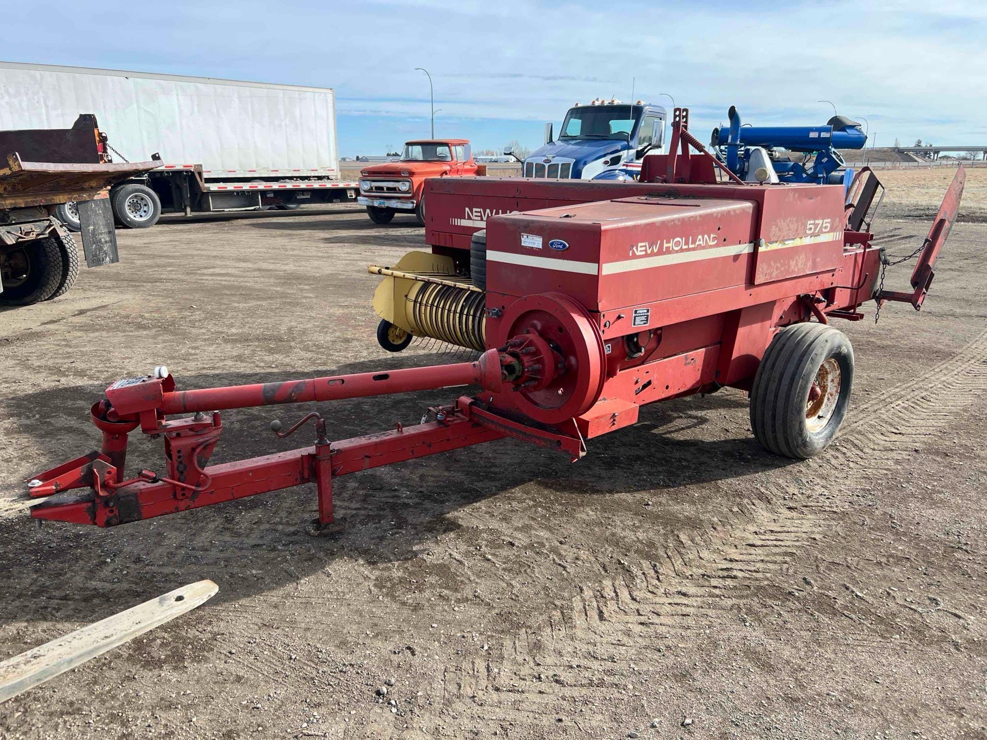 New Holland 575 Equipment Image0