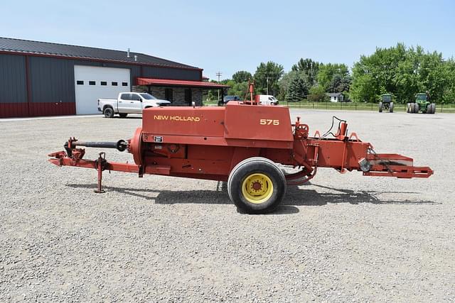 Image of New Holland 575 equipment image 4