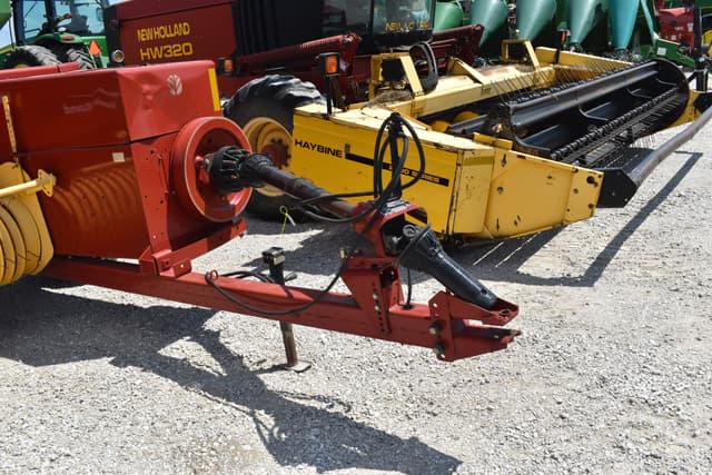 Image of New Holland 575 equipment image 3
