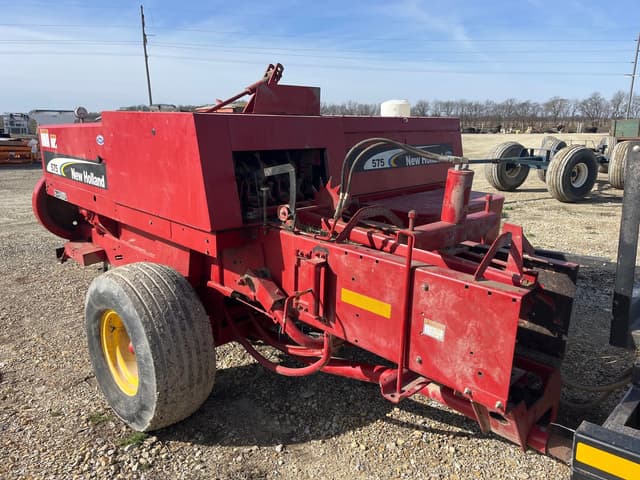 Image of New Holland 575 equipment image 4