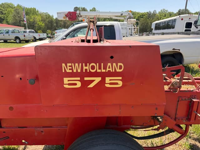 Image of New Holland 575 equipment image 4