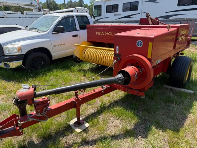 Image of New Holland 575 equipment image 3