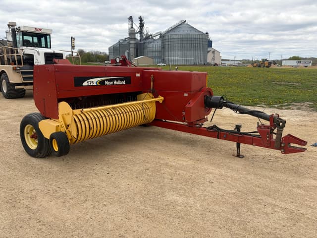 Image of New Holland 575 equipment image 3