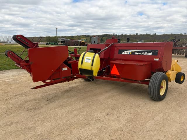 Image of New Holland 575 equipment image 2