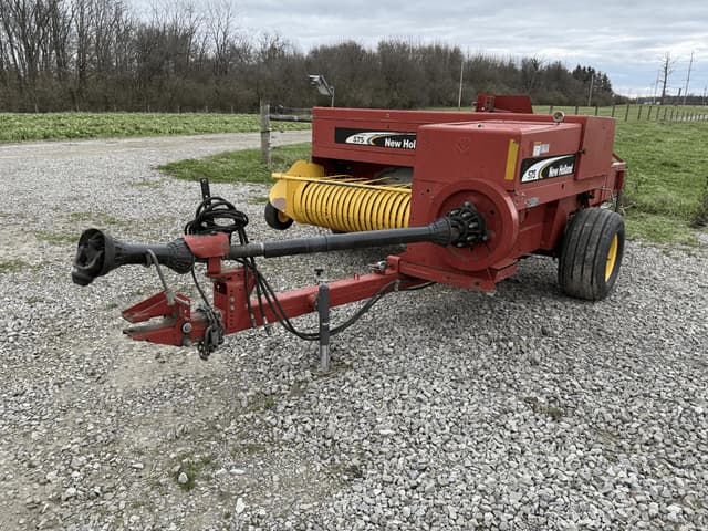 Image of New Holland 575 equipment image 2
