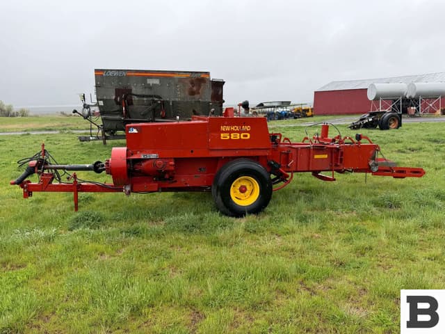 Image of New Holland 580 equipment image 2