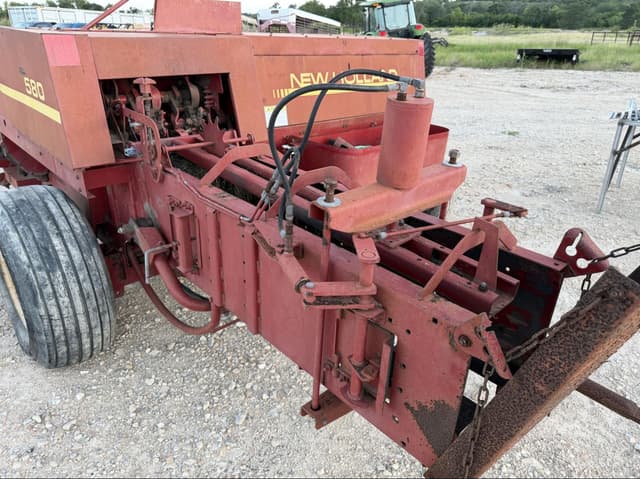 Image of New Holland 580 equipment image 2