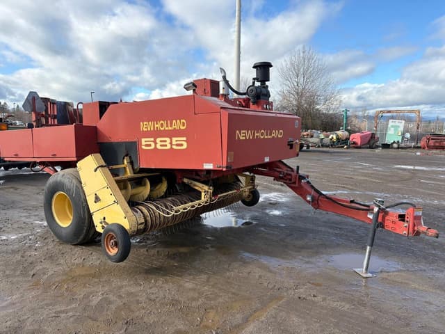Image of New Holland 585 equipment image 4