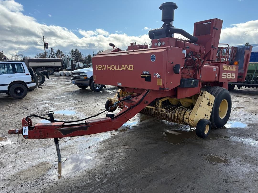 Image of New Holland 585 Primary image