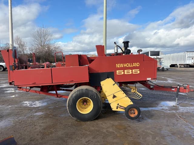 Image of New Holland 585 equipment image 3