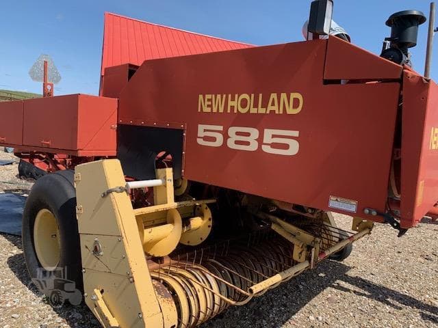 Image of New Holland 585 equipment image 1