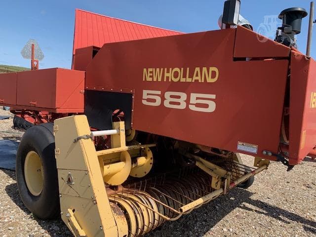 Image of New Holland 585 equipment image 1