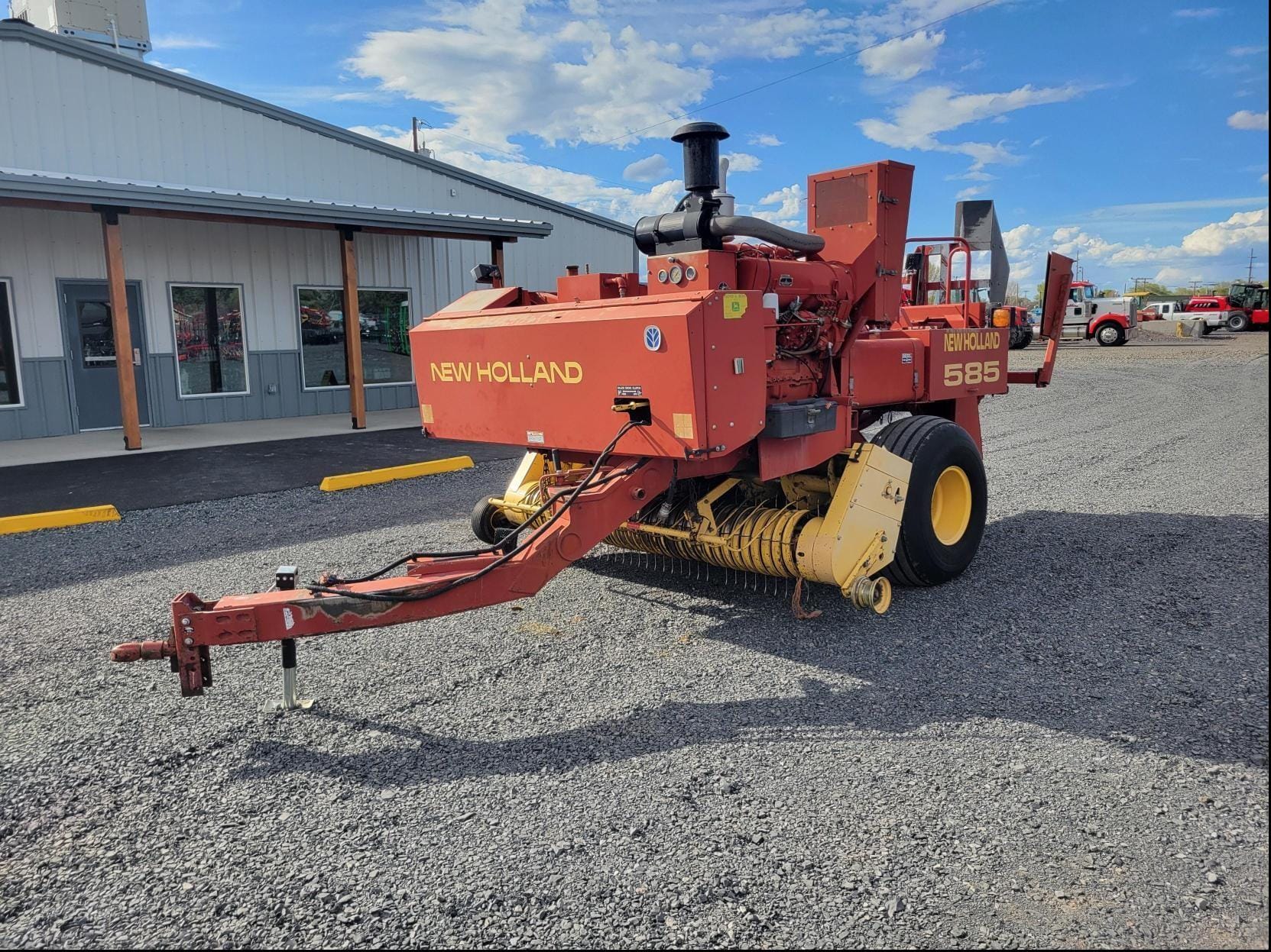 New Holland 585 Equipment Image0