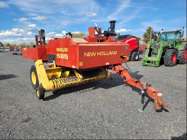 Image of New Holland 585 equipment image 3