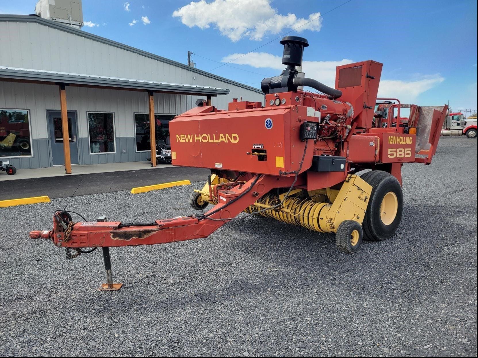New Holland 585 Equipment Image0
