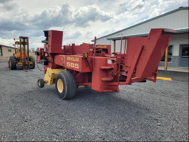 Image of New Holland 585 equipment image 1