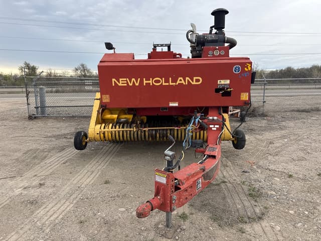 Image of New Holland 585 equipment image 3