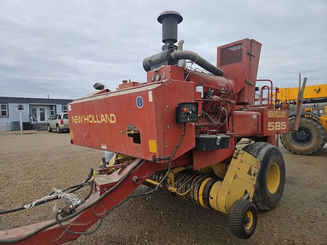 Image of New Holland 585 equipment image 1