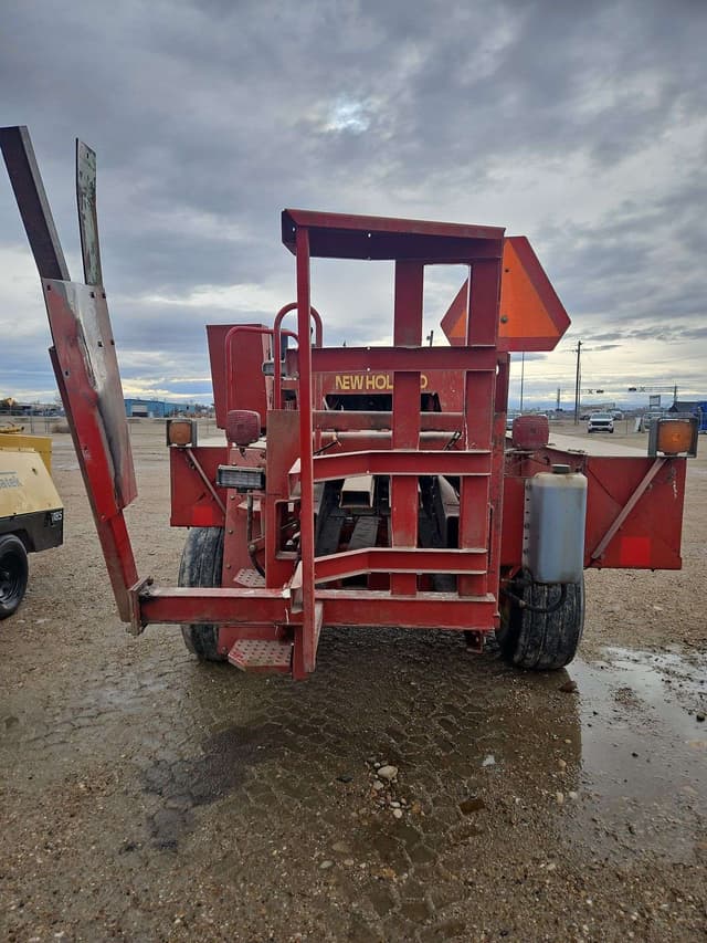Image of New Holland 585 equipment image 4