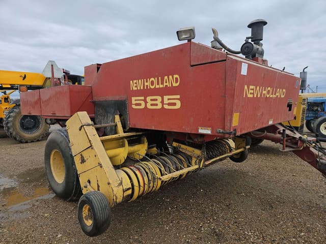 Image of New Holland 585 equipment image 2