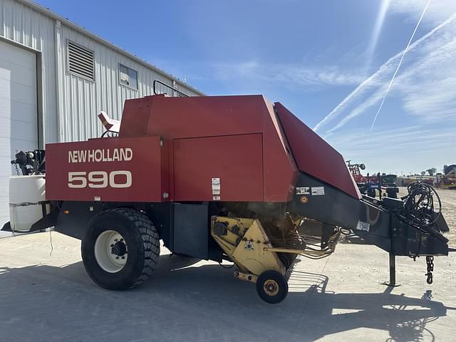 Image of New Holland 590 equipment image 1