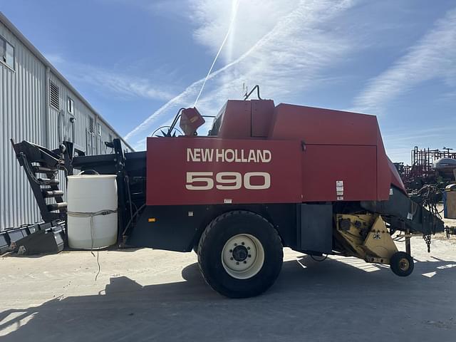 Image of New Holland 590 equipment image 2