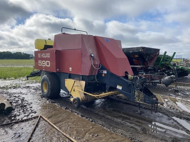 Image of New Holland 590 equipment image 1