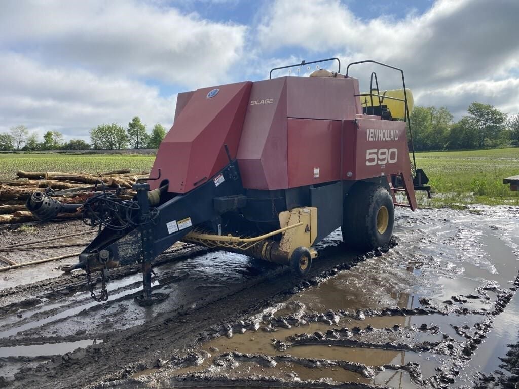 New Holland 590 Equipment Image0