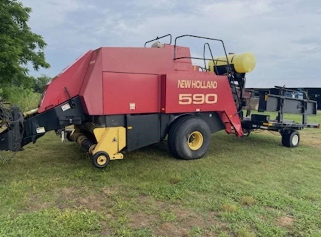 New Holland 590 Equipment Image0