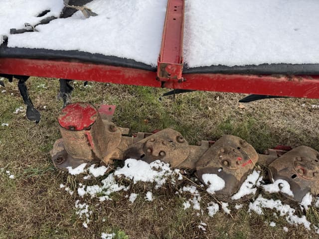 Image of New Holland 615 equipment image 4