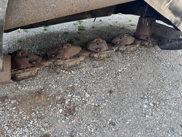 Image of New Holland 615 equipment image 4