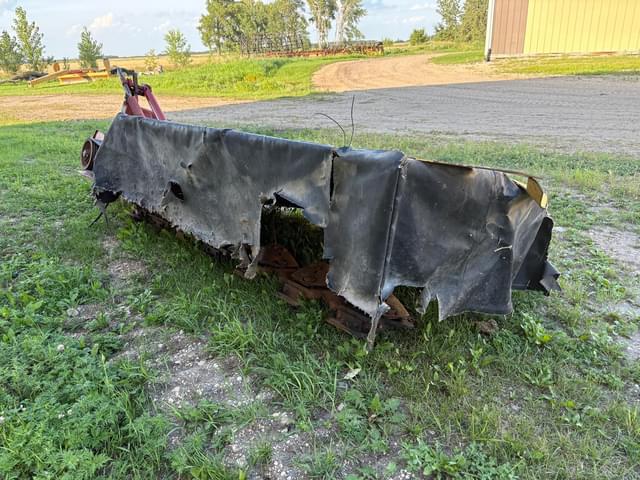 Image of New Holland 616 equipment image 2