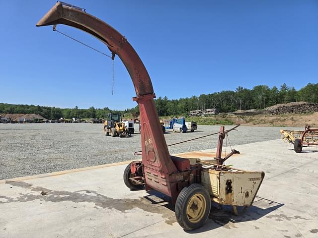 Image of New Holland 616 equipment image 4