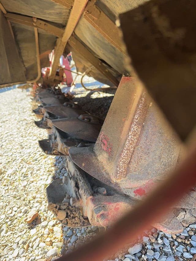 Image of New Holland 616 equipment image 4