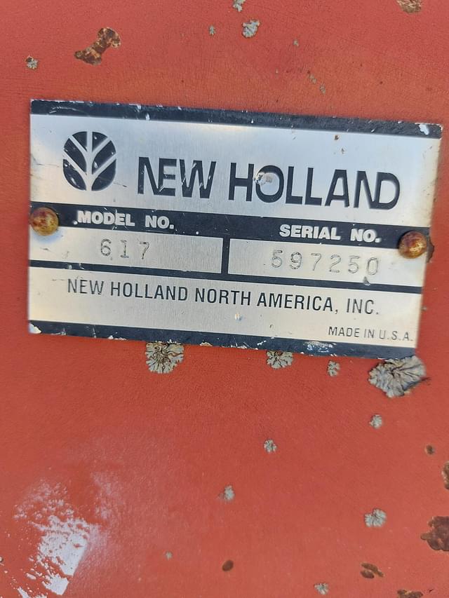 Image of New Holland 617 equipment image 4