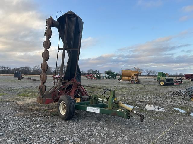 Image of New Holland 617 equipment image 1