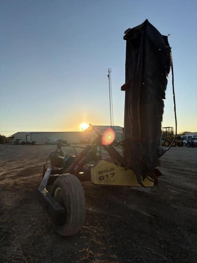 Image of New Holland 617 equipment image 2