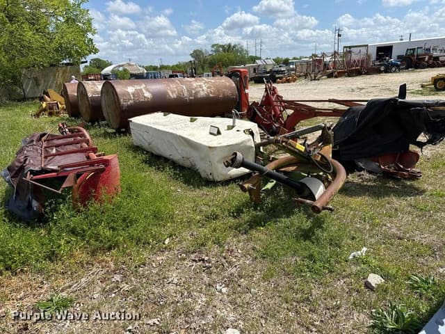 Image of New Holland 617 equipment image 3