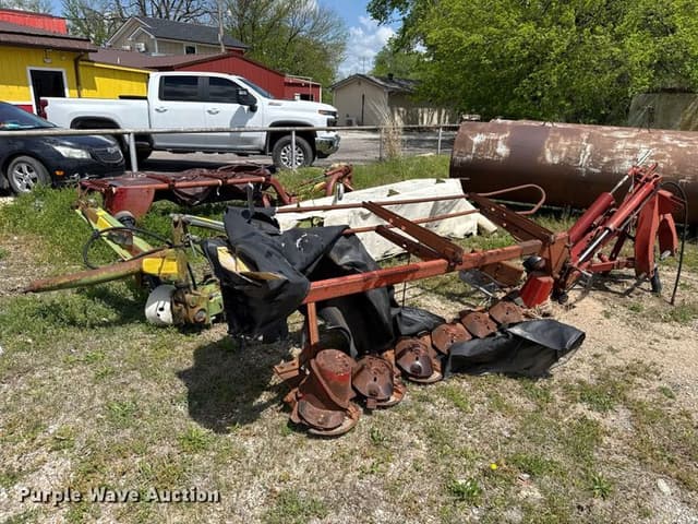 Image of New Holland 617 equipment image 2