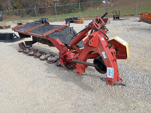 Image of New Holland 617 equipment image 1