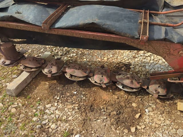 Image of New Holland 617 equipment image 4