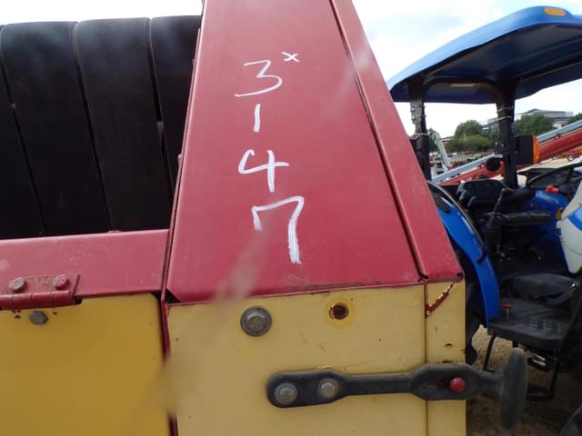 Image of New Holland 630 equipment image 1