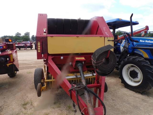 Image of New Holland 630 equipment image 2