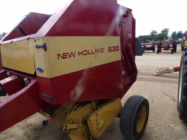 Image of New Holland 630 equipment image 3