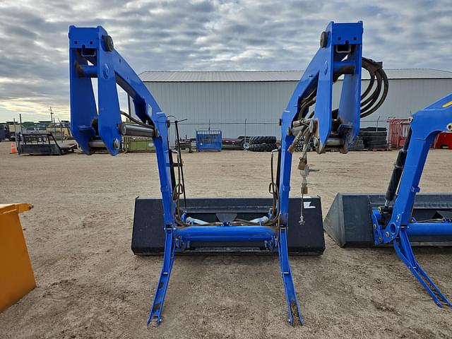 Image of New Holland 630TL equipment image 4