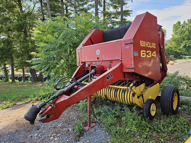 Image of New Holland 634 equipment image 1