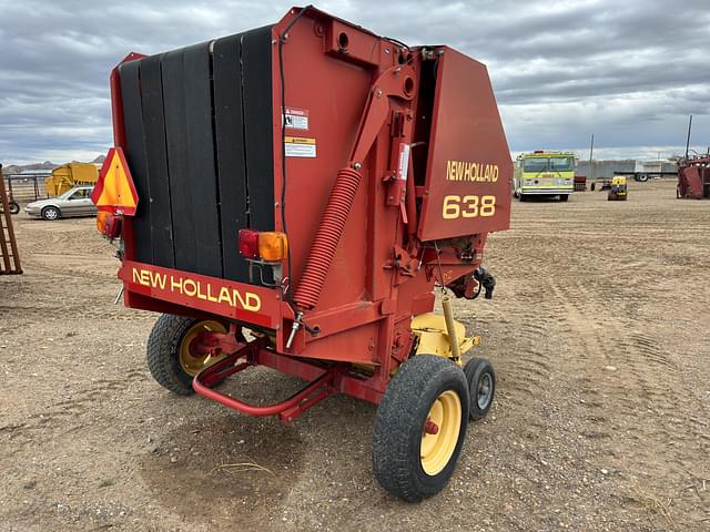 Image of New Holland 638 equipment image 4