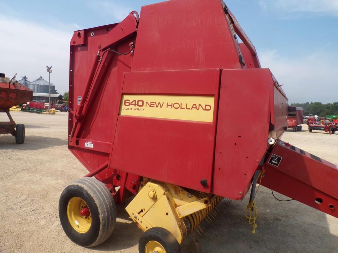 Image of New Holland 640 Primary image